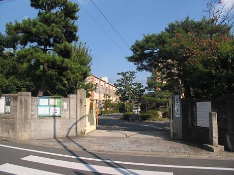 Primary school. Omuro about up to elementary school 330m