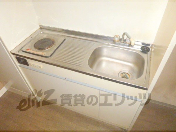 Kitchen. It is with an electric stove