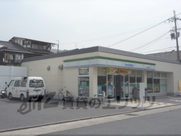 Convenience store. 380m to FamilyMart Uzumasanishihachioka-cho (convenience store)