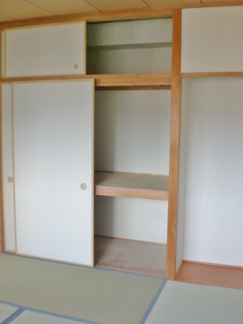 Receipt. Is a Japanese-style room of storage!