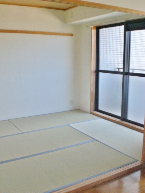 Other room space. Japanese-style room is located in quire 6!