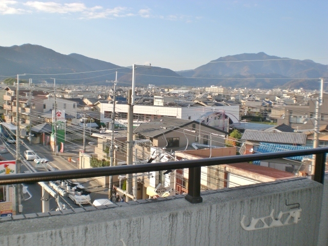 View. The fourth floor of a west-facing!