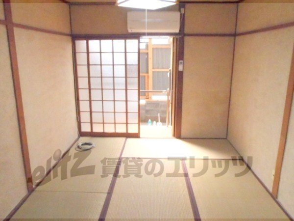 Living and room. It will settle down in the Japanese-style room.