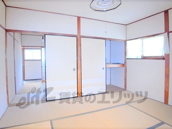 Living and room. Beautiful tatami.