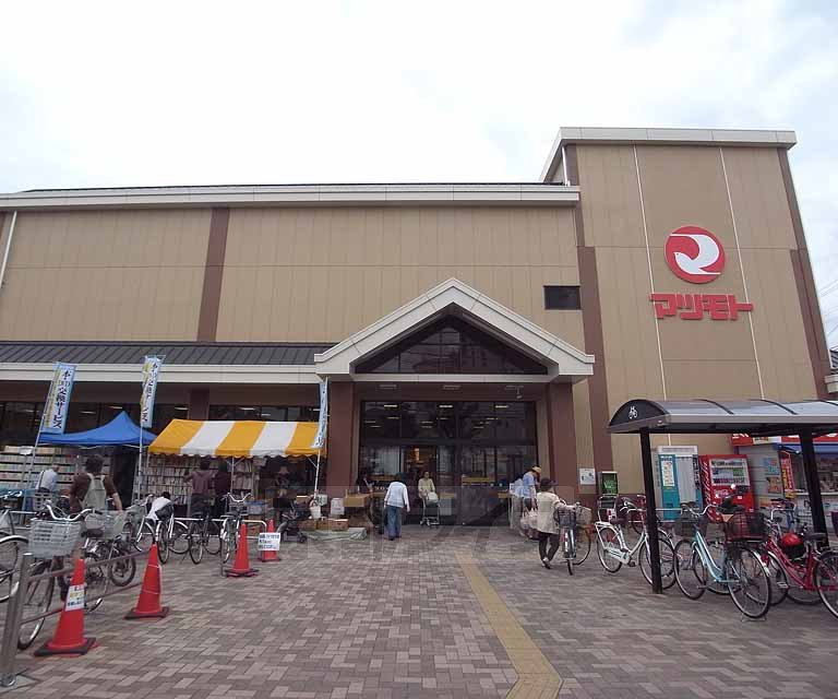 Supermarket. Matsumoto Shinmaruta cho shop (super) up to 270m
