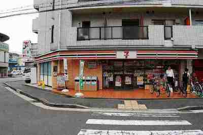 Convenience store. 745m to Seven-Eleven (convenience store)