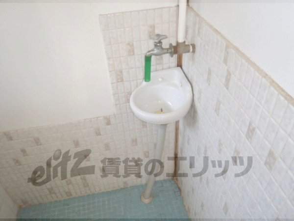 Toilet. Washbasin toilet