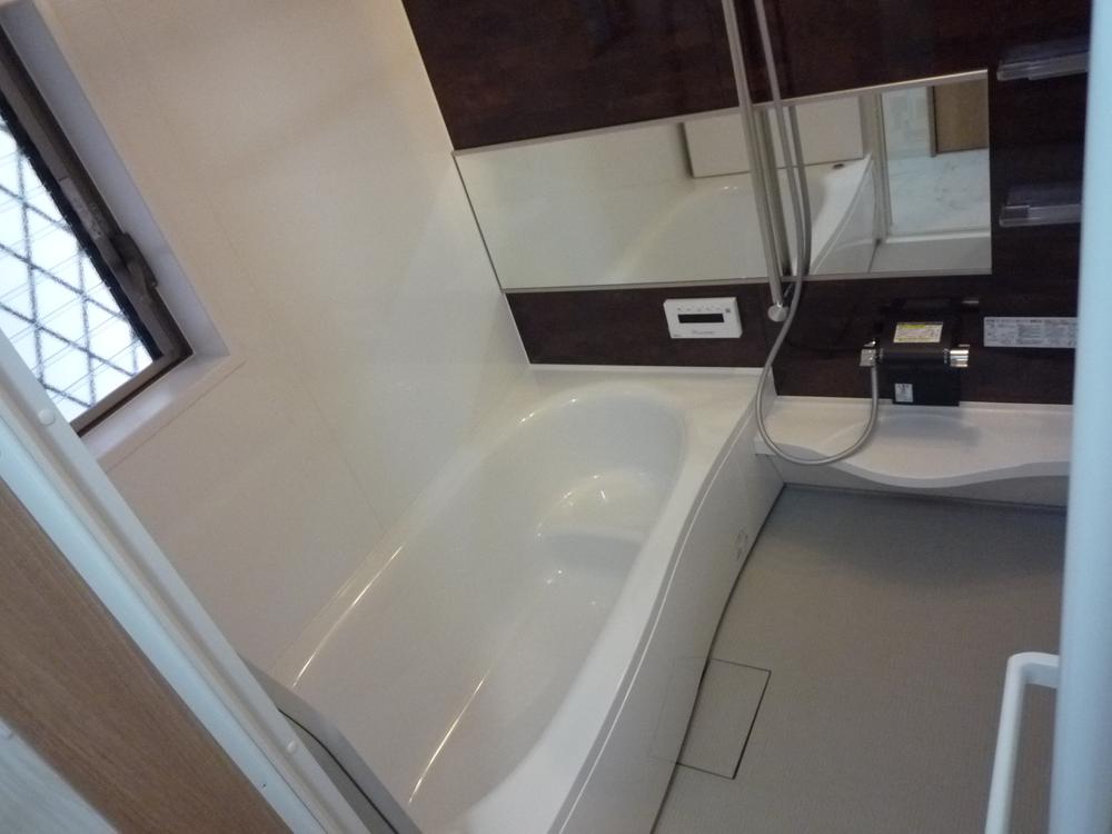 Bathroom. Hitotsubo type of bathtub