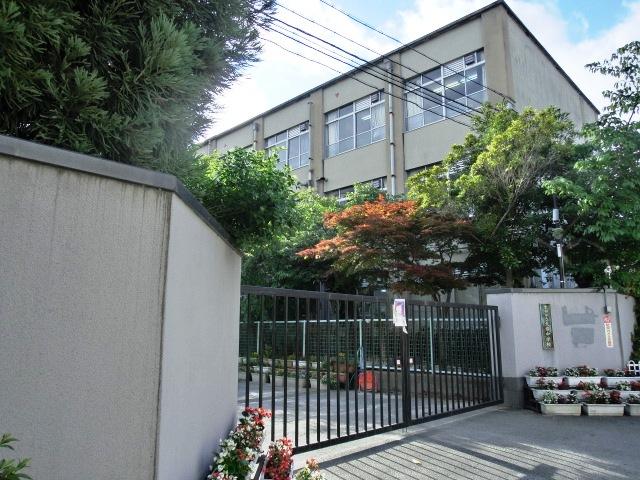 Junior high school. 1059m to Kyoto Municipal Uzumasa junior high school