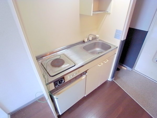 Kitchen. It is a kitchen table with a stove.