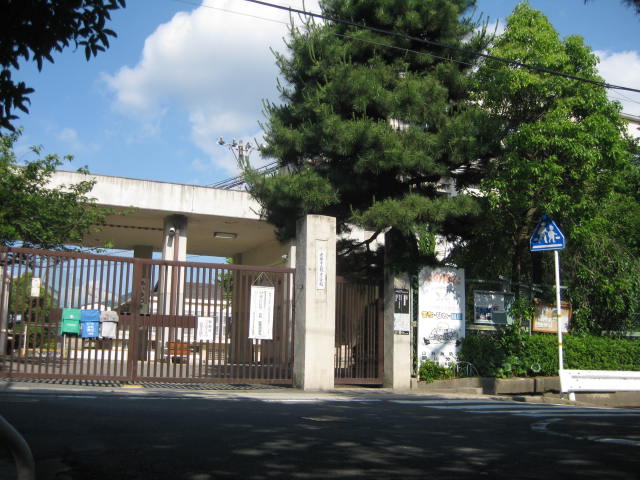 Primary school. Kagamiyama up to elementary school (elementary school) 134m
