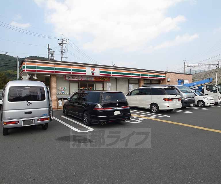 Convenience store. Seven-Eleven Kyoto Sanjo tomb store up (convenience store) 401m