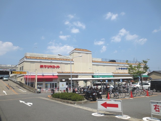 Supermarket. Matsuya Super via store up to (super) 359m