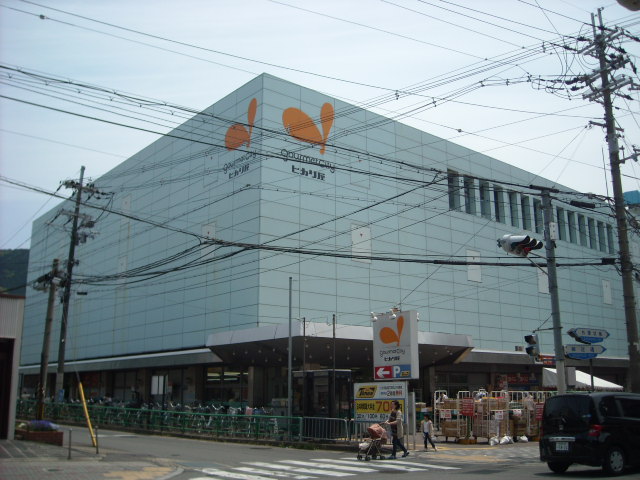Supermarket. Gurumeshitihikariya Yamashina store up to (super) 222m