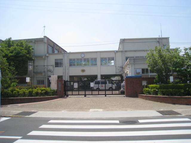 Primary school. 814m up to Kyoto Tateyama floor south elementary school (elementary school)