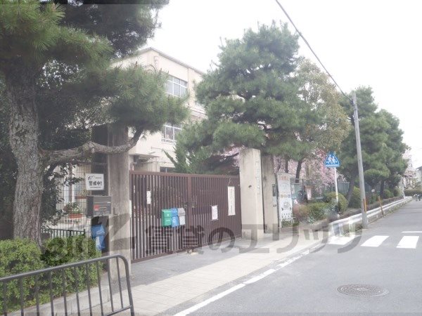 Primary school. Kagamiyama up to elementary school (elementary school) 240m