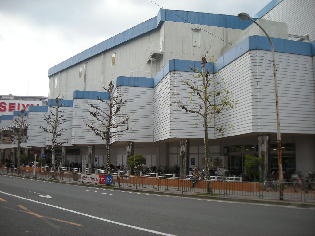 Shopping centre. Seiyu Yamashina store up to (shopping center) 405m