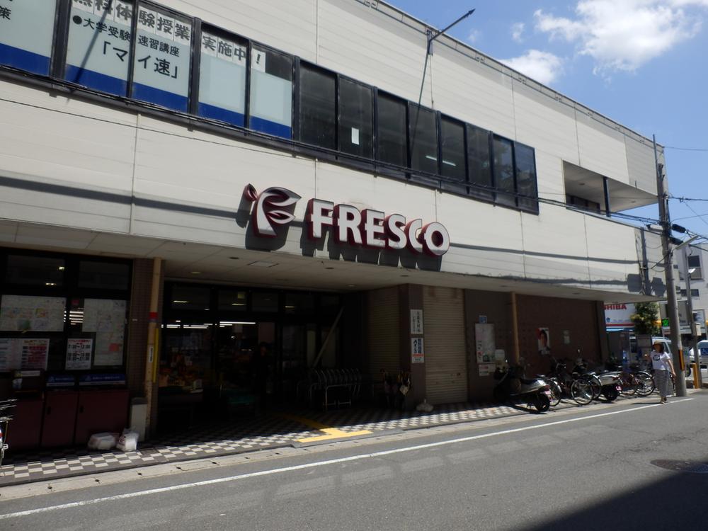 Supermarket. Until fresco 760m