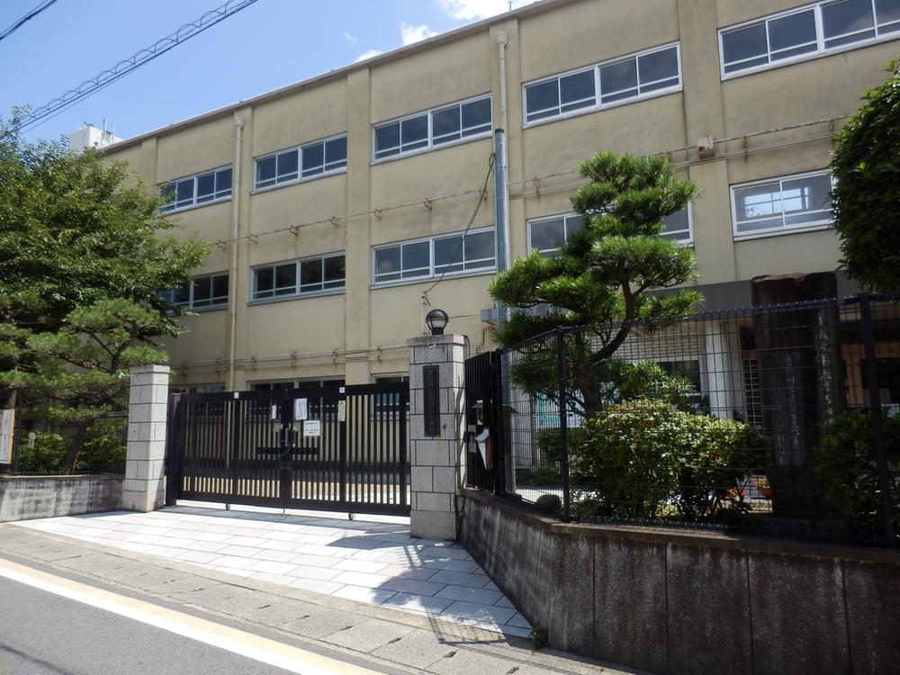 Primary school. Otowagawa until elementary school 400m