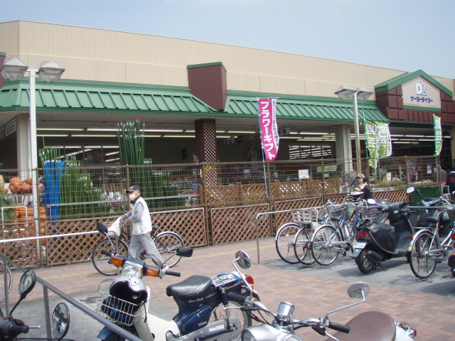 Home center. Keiyo Deitsu Yamashina store up (home improvement) 1500m