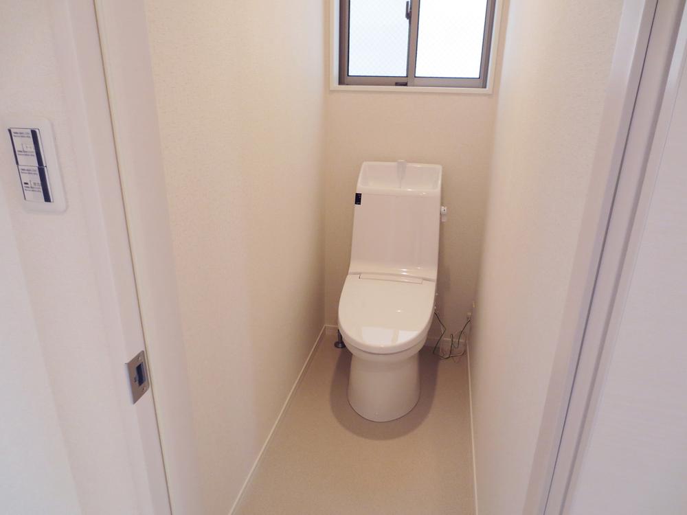 Toilet. It was provided with a toilet on the second floor. (A No. land)