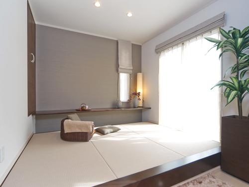 Model house photo. Established a tatami corner adjacent to the living room. Of course, as a casual living room, Also suitable to your sleeping area. (No. 2 destination model house)