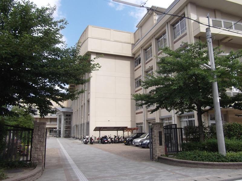 Junior high school. Hanayama 910m until junior high school