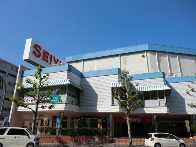 Supermarket. Seiyu Yamashina store up to (super) 336m