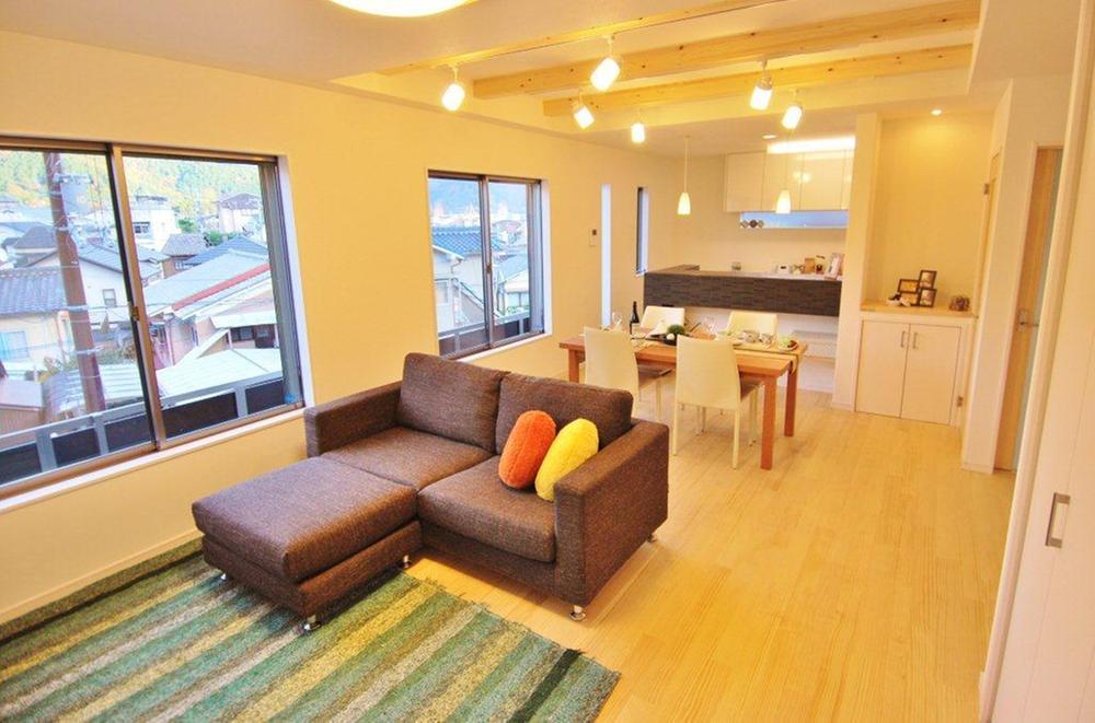 Living. Use the makeup Beams, Finished in a stylish space. So also has set up in the living room closet can accessories like it is also tightly storage. (Model house)