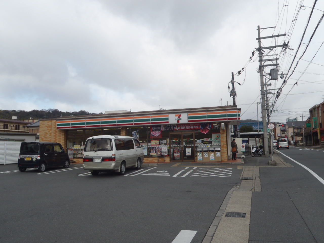Convenience store. Seven-Eleven Yamashina Dodo Machiten up (convenience store) 610m