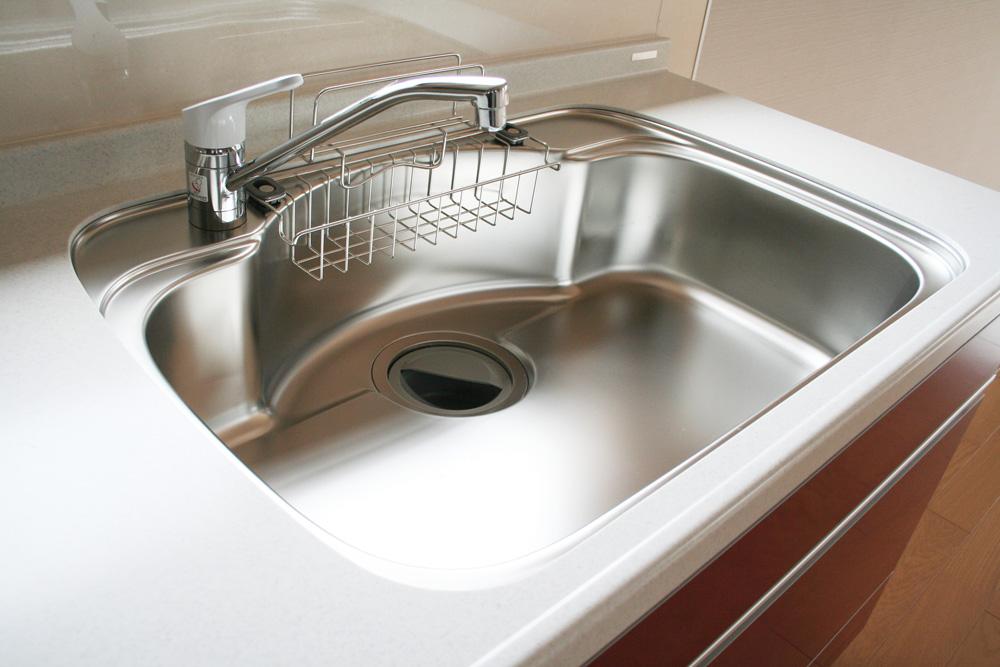 Same specifications photo (kitchen). Easy-to-use large sink