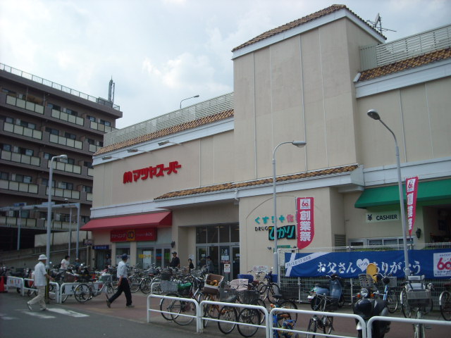 Supermarket. Matsuya Super via store up to (super) 164m