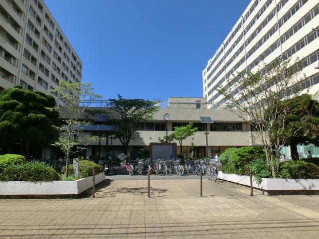 Government office. 227m up to Kyoto Yamashina ward office