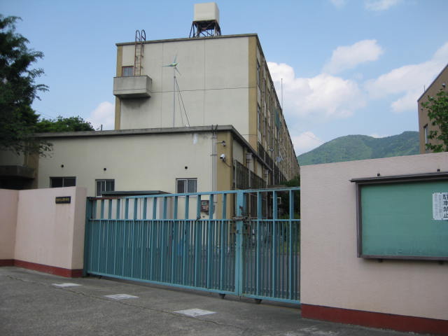Primary school. Ono 669m up to elementary school (elementary school)