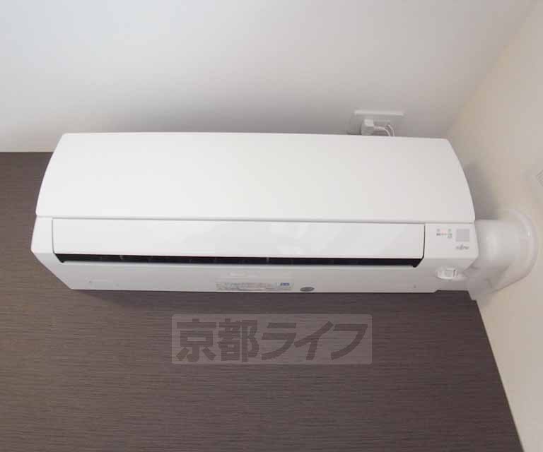 Other Equipment. Air-conditioned rooms in the living ・