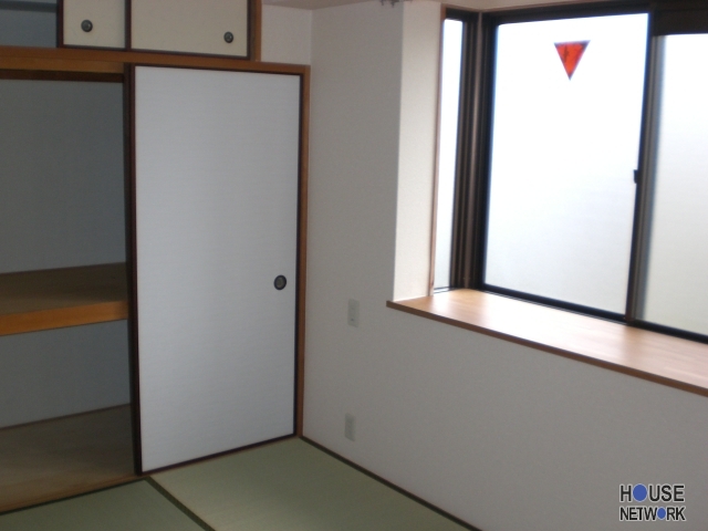 Living and room. Also published in the website "Kyoto rental House Network"