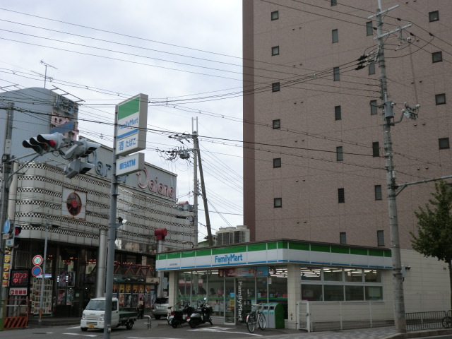 Convenience store. FamilyMart Yamashina Kuyakushomae store up (convenience store) 144m
