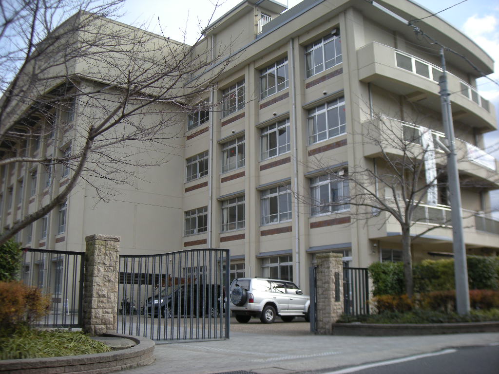 Junior high school. 360m up to Kyoto Tachibanayama junior high school (junior high school)