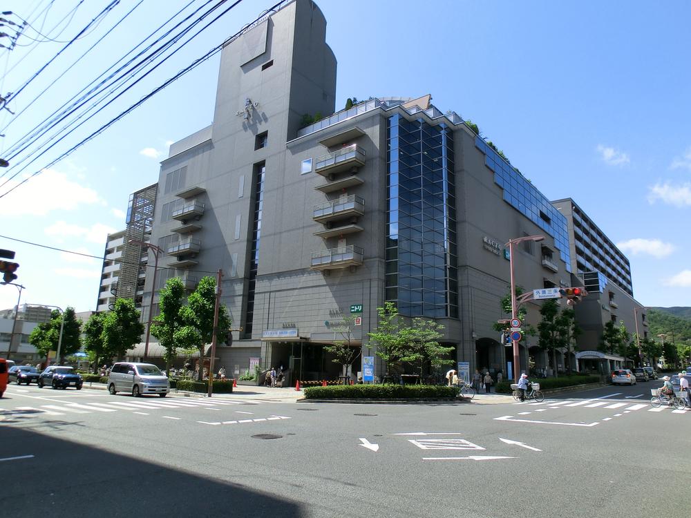 Shopping centre. Until RACTO Yamashina 1840m