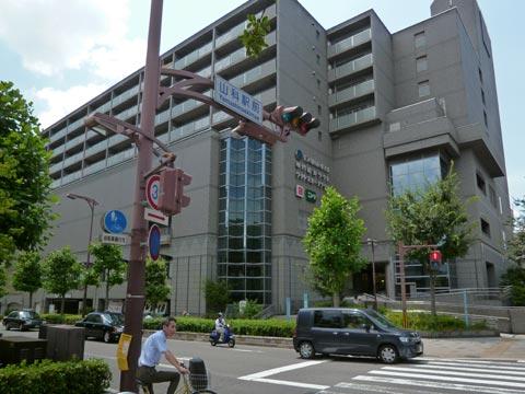 Home center. Nitorirakuto to Yamashina shop 735m