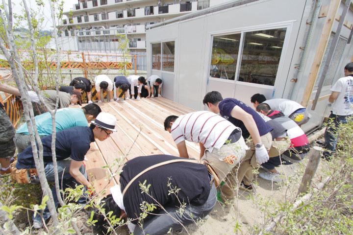 Local photos, including front road. To greet everyone of the second phase, We had created a cooperation received wood deck to your tenants like how the first phase ☆ 