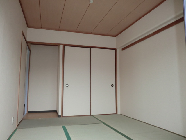 Other room space. The photograph is a separate room.