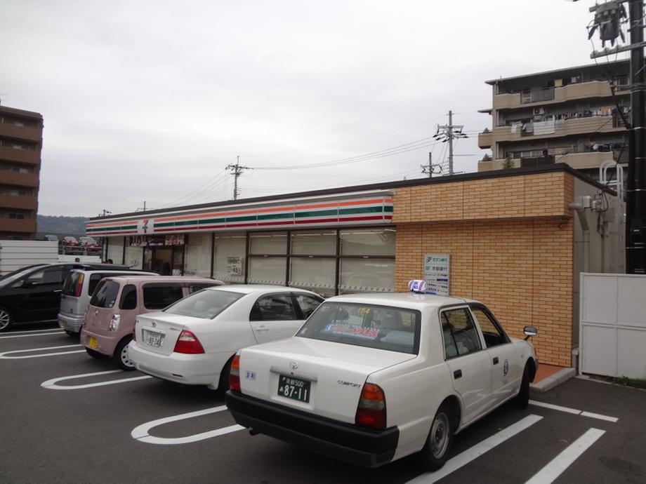 Convenience store. Seven-Eleven 428m to Kyoto Yamashina Uchikoshi the town shop