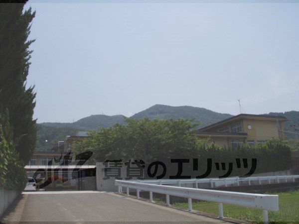 Junior high school. Oya 880m until junior high school (junior high school)