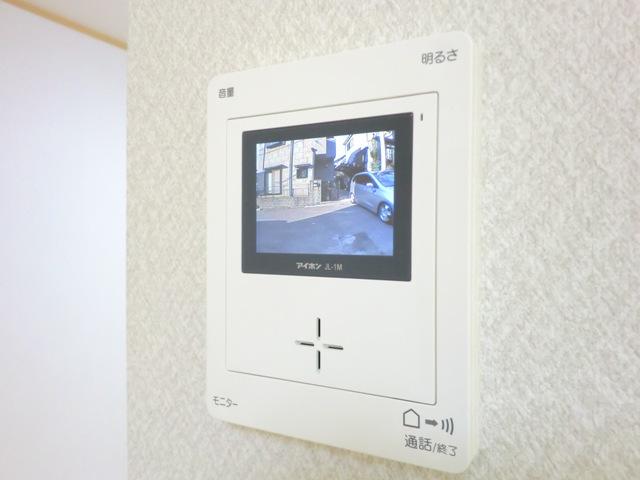 Security equipment. Adopt a color monitor intercom. Monitor featured that can check the state of the front door from the room when it becomes a little concerned about the outer. Children in the answering machine is also safe. 