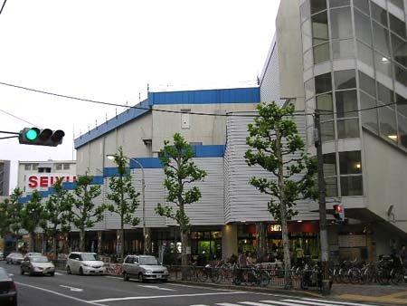 Shopping centre. 1873m to Seiyu Yamashina shop