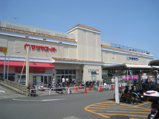 Supermarket. Matsuya Super via store up to (super) 678m