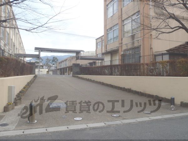 Junior high school. AnSachitera 520m until junior high school (junior high school)