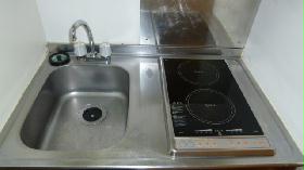 Kitchen. It is an electric stove 2-neck.