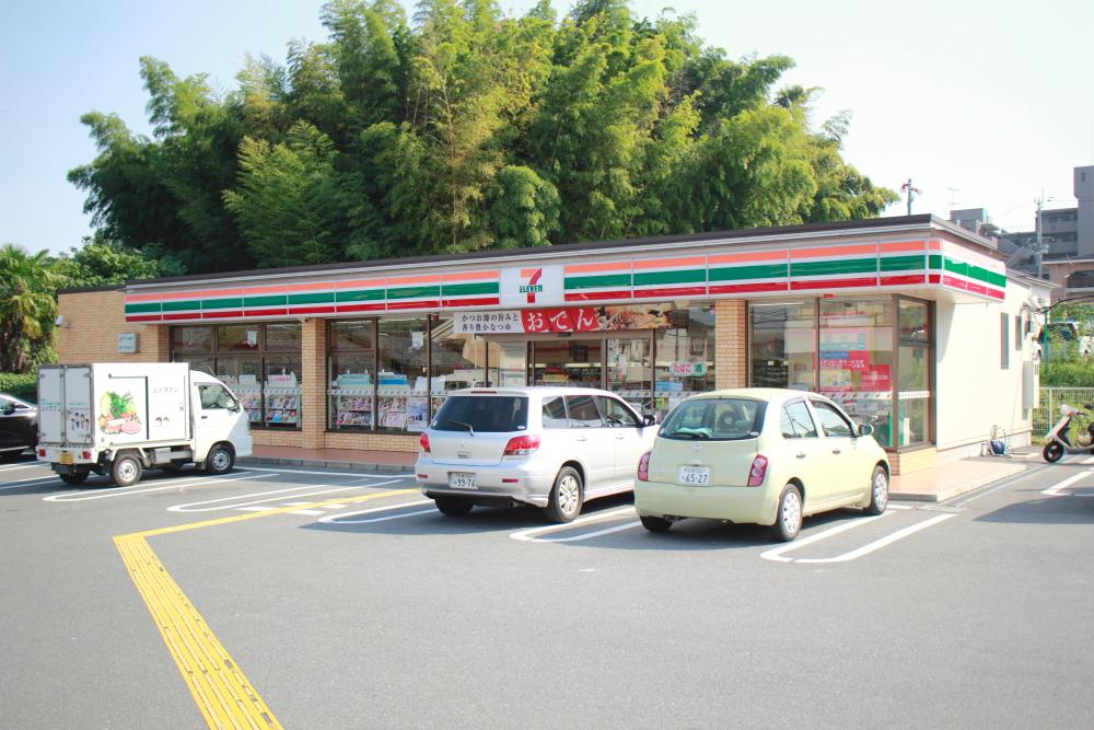 Convenience store. Seven-Eleven Muko 256m to the south KAKIUCHI shop